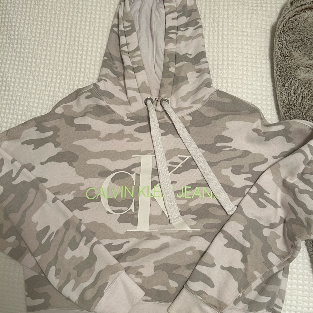 Calvin Klein camo cropped hoodie